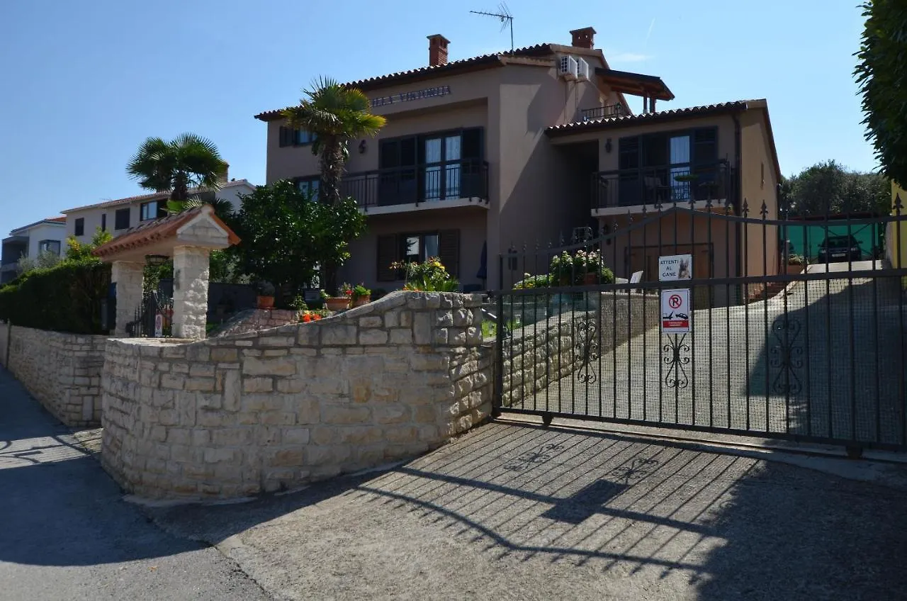 Apartments And Rooms Viktorija Vinkuran 0*,  Hırvatistan