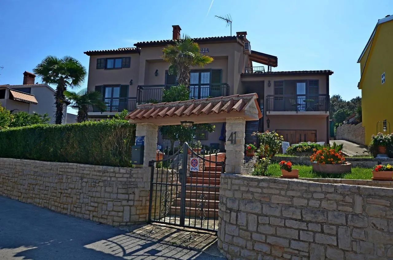 Apartments And Rooms Viktorija Vinkuran