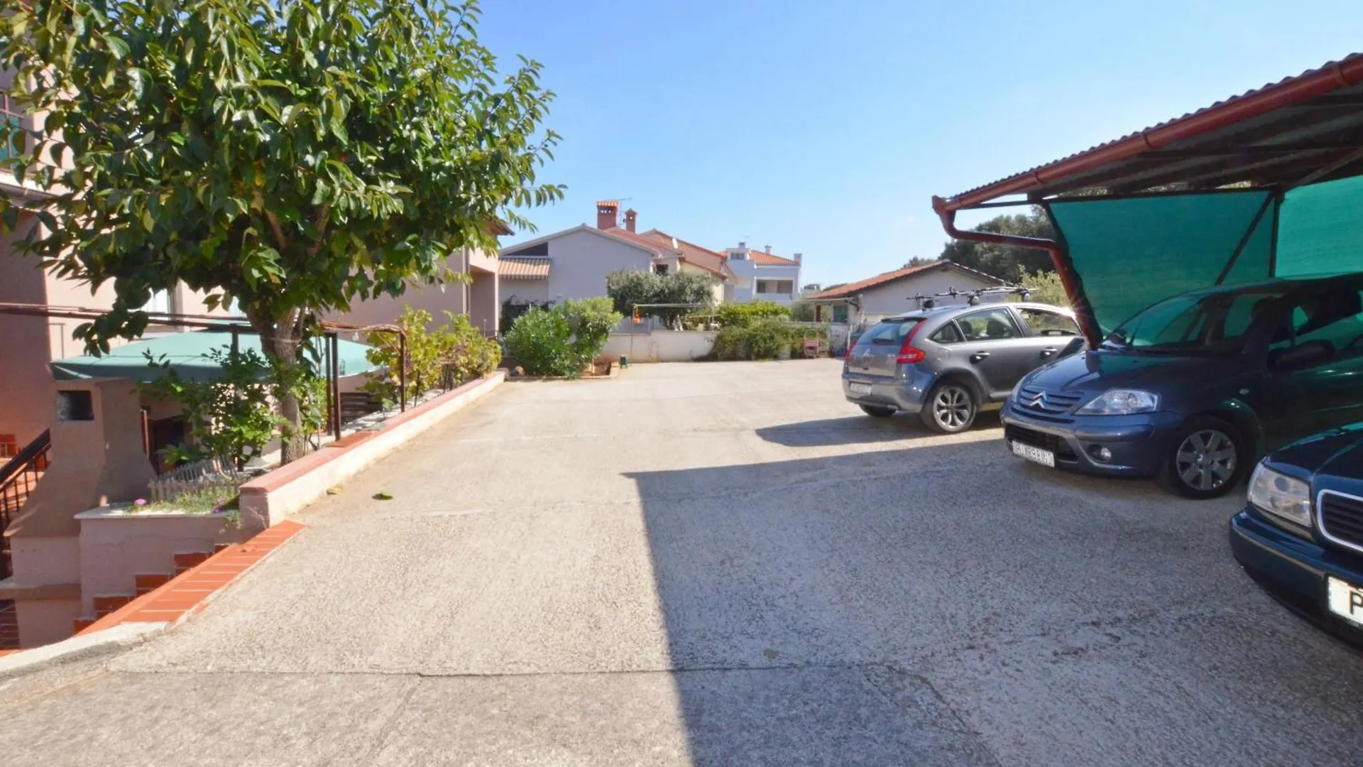 Apartments And Rooms Viktorija Vinkuran